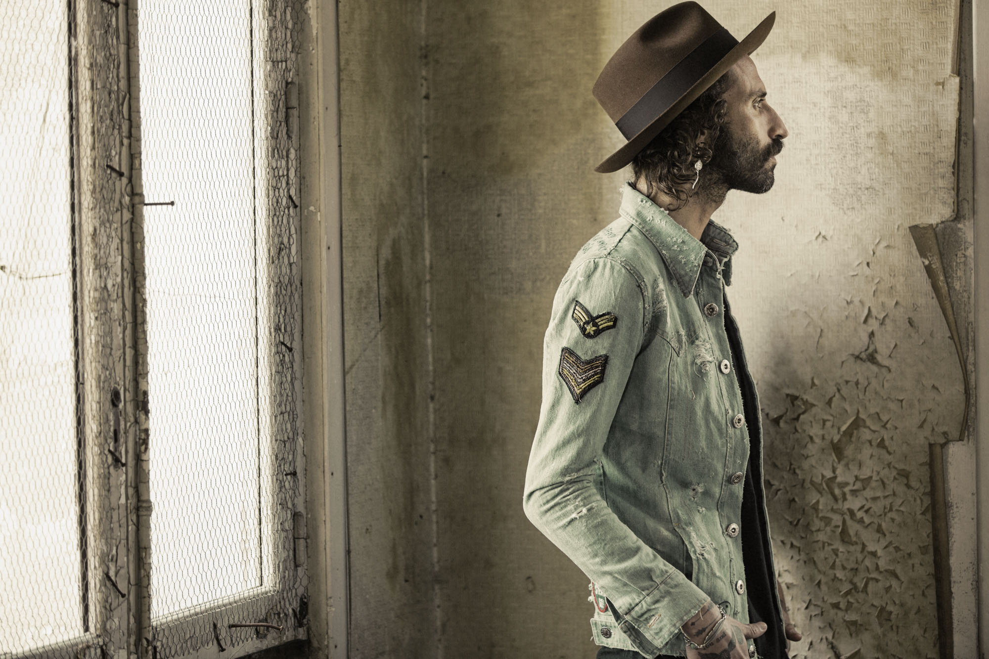 LEIVA “MONSTRUOS”